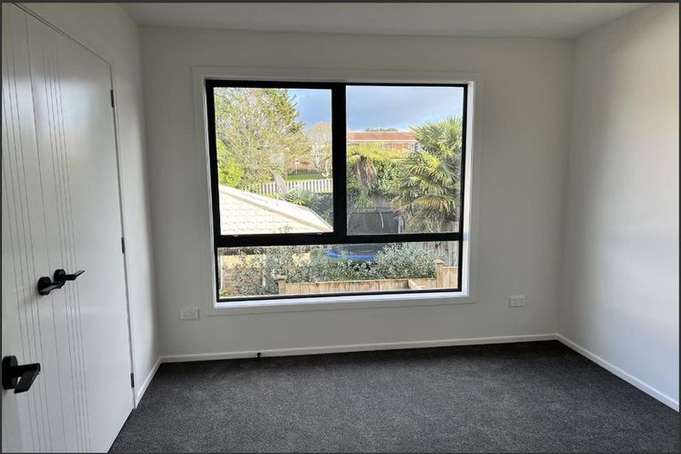 Photo of property in 43 Tirimoana Road, Te Atatu South, Auckland, 0602
