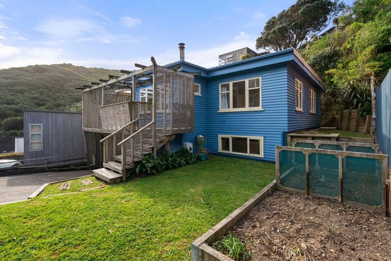 Photo of property in 66 Hungerford Road, Houghton Bay, Wellington, 6023