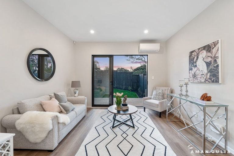Photo of property in 93 Woodglen Road, Glen Eden, Auckland, 0602