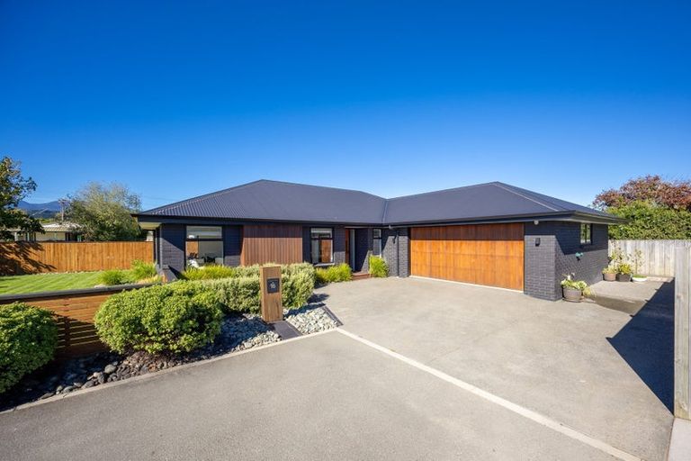 Photo of property in 16 Thomas Way, Brightwater, 7022