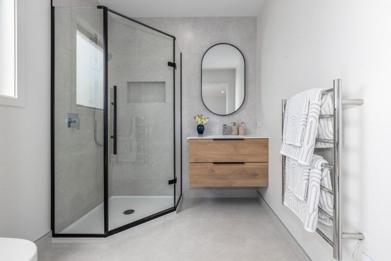 Photo of property in 6 Okupe Grove, Aotea, Porirua, 5024