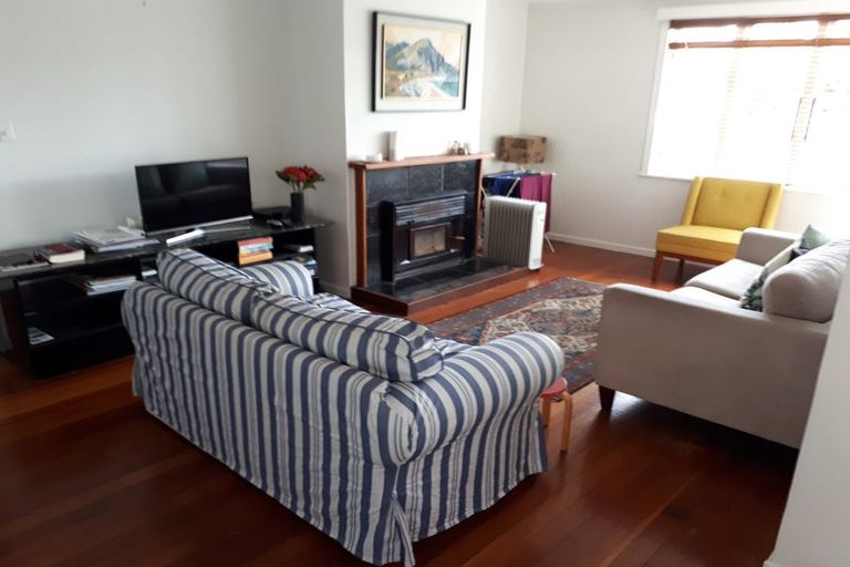 Photo of property in 6a Onewa Road, Northcote Point, Auckland, 0627