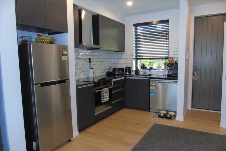 Photo of property in 62u3 Spenmoor Street, Newlands, Wellington, 6037