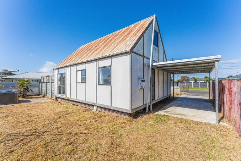 Photo of property in 15 Waitai Street, Castlecliff, Whanganui, 4501