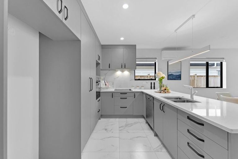 Photo of property in 14 Noia Way, Karaka, Papakura, 2113