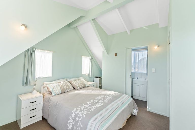 Photo of property in 114 Field Way, Waikanae Beach, Waikanae, 5036