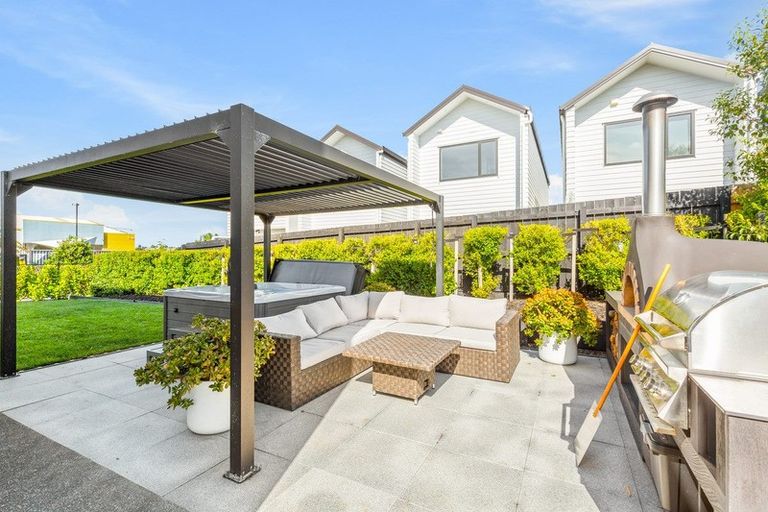 Photo of property in 69 Karepiro Drive, Stanmore Bay, Whangaparaoa, 0932
