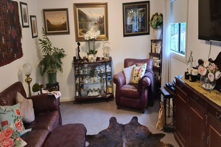 Photo of property in 131 Arapaepae Road South, Levin, 5571