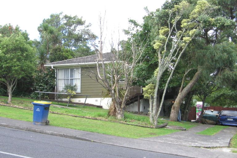 Photo of property in 14 Kemp Road, Massey, Auckland, 0614