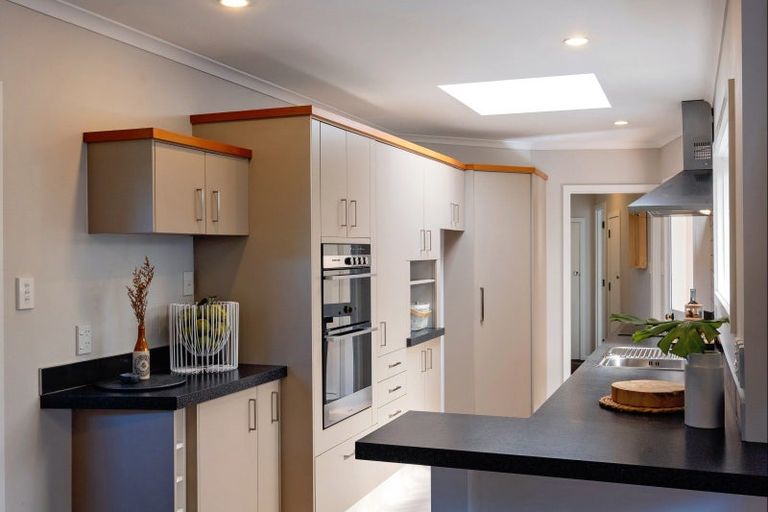 Photo of property in 23 Kent Terrace, Taradale, Napier, 4112