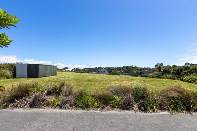 Photo of property in 3 Laguna Place, Matakatia, Whangaparaoa, 0930