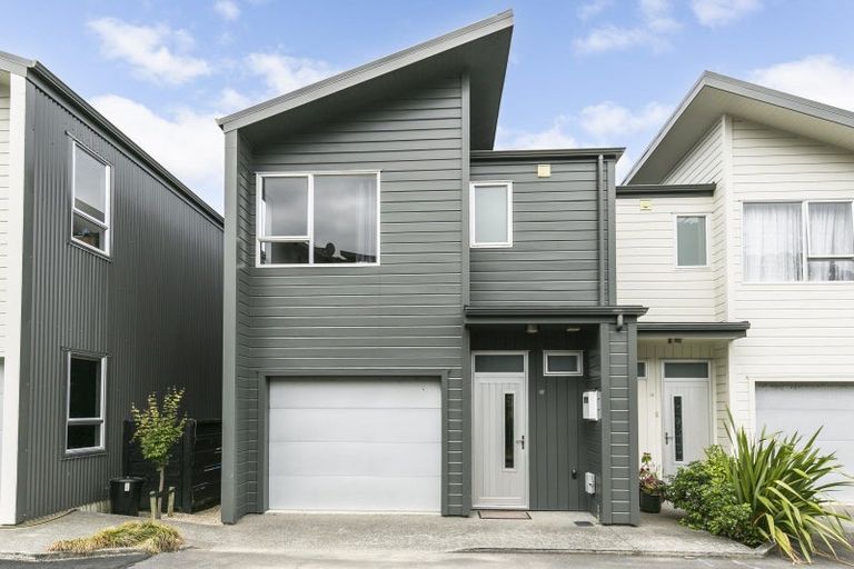 Photo of property in 12/3 Severn Street, Island Bay, Wellington, 6023