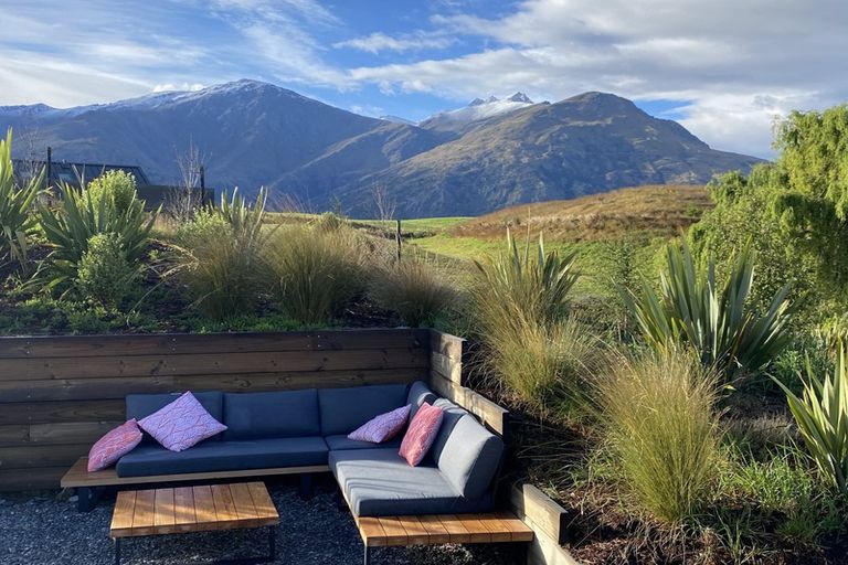 Photo of property in 82 Threepwood Road, Lake Hayes, Queenstown, 9371
