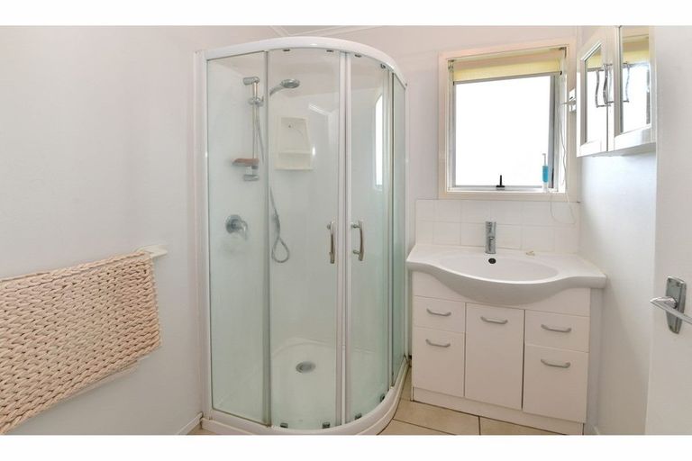 Photo of property in 1/127 Centreway Road, Orewa, 0931