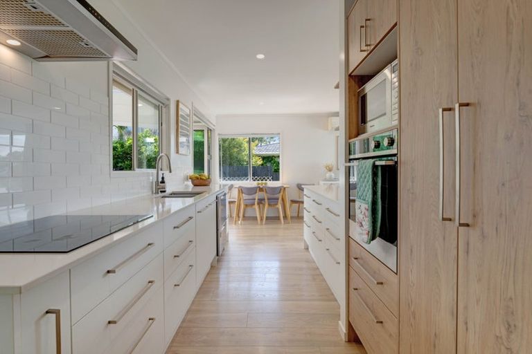 Photo of property in 1/39 Camrose Place, Glenfield, Auckland, 0629