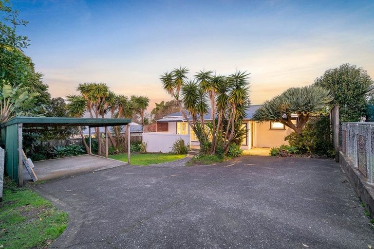 Photo of property in 55 Eastglen Road, Glen Eden, Auckland, 0602