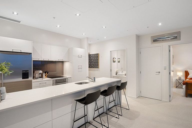 Photo of property in Sentinel Apartments, 1403/3 Northcroft Street, Takapuna, Auckland, 0622