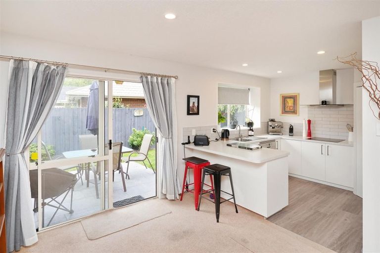 Photo of property in 2 Murfitt Place, Sockburn, Christchurch, 8042