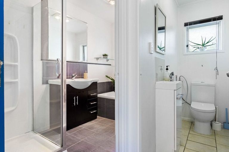 Photo of property in 22 John Road, Stanmore Bay, Whangaparaoa, 0932