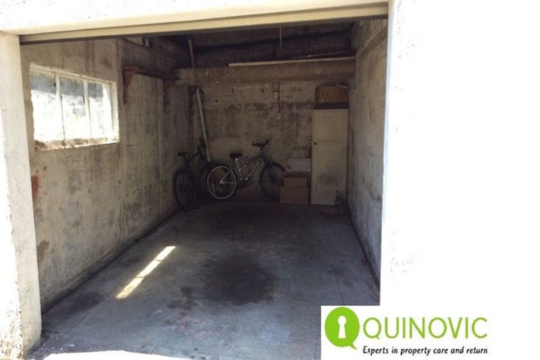 Photo of property in 9 Hungerford Road, Lyall Bay, Wellington, 6022