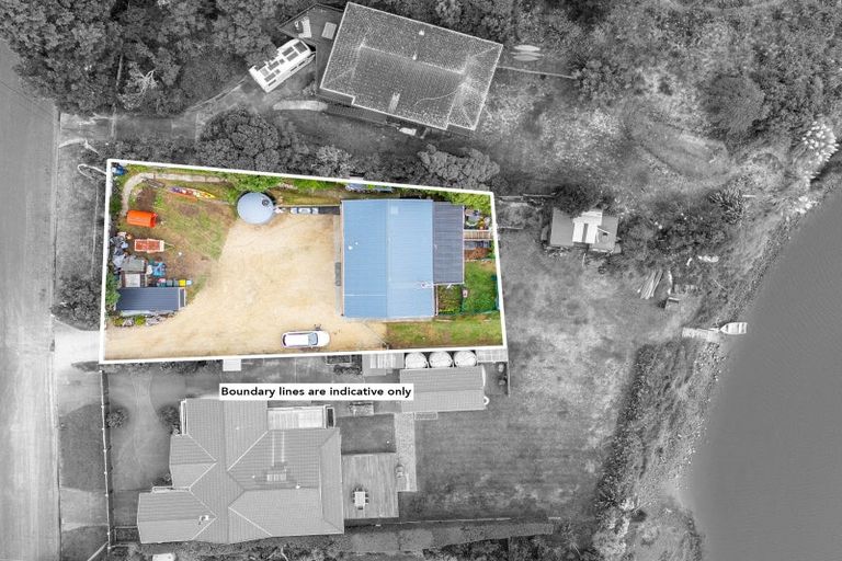 Photo of property in 21 Manga-pirau Street, Waikawa Beach, Manakau, 5573