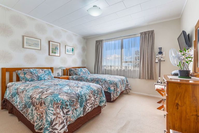 Photo of property in 6 Hewlett Road, Massey, Auckland, 0614