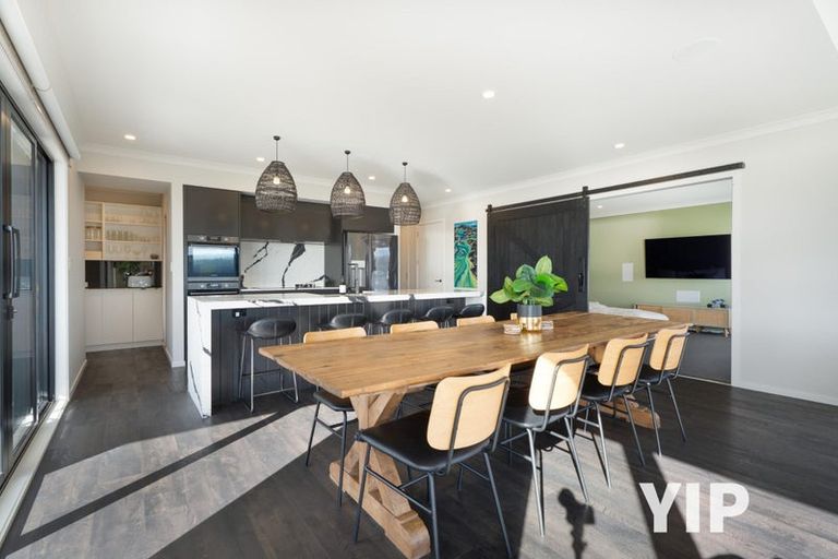 Photo of property in 10 Okupe Grove, Aotea, Porirua, 5024