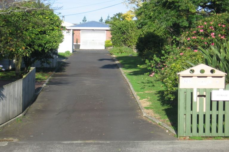 Photo of property in 325 Hobsonville Road, Hobsonville, Auckland, 0618