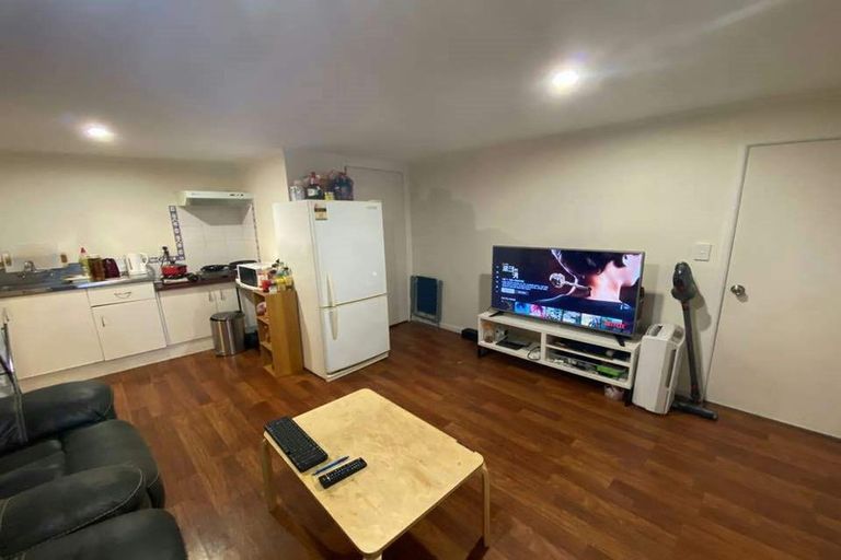 Photo of property in 13 Hatherlow Street, Glenfield, Auckland, 0629