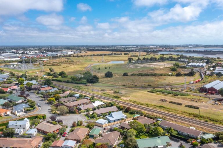 Photo of property in 11 Warner Place, Heathcote Valley, Christchurch, 8022