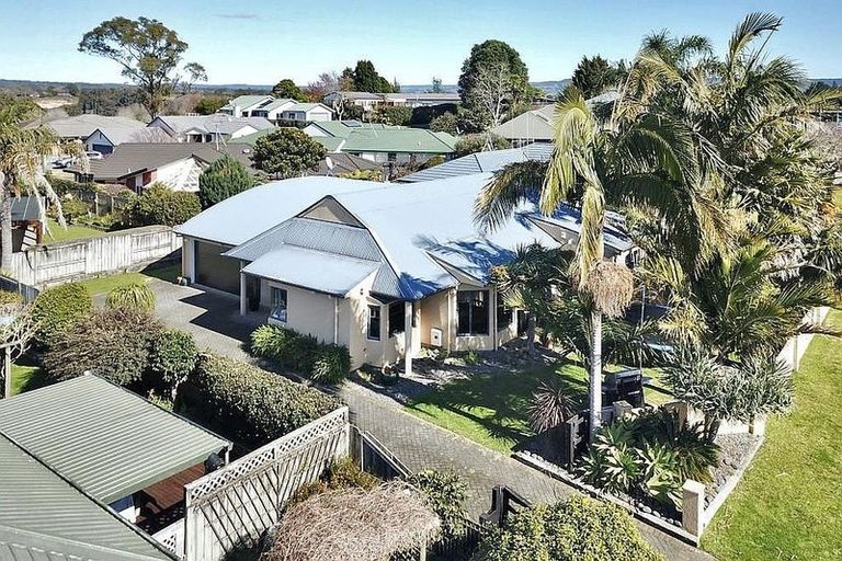 Photo of property in 17 Kopu Drive, Pyes Pa, Tauranga, 3112