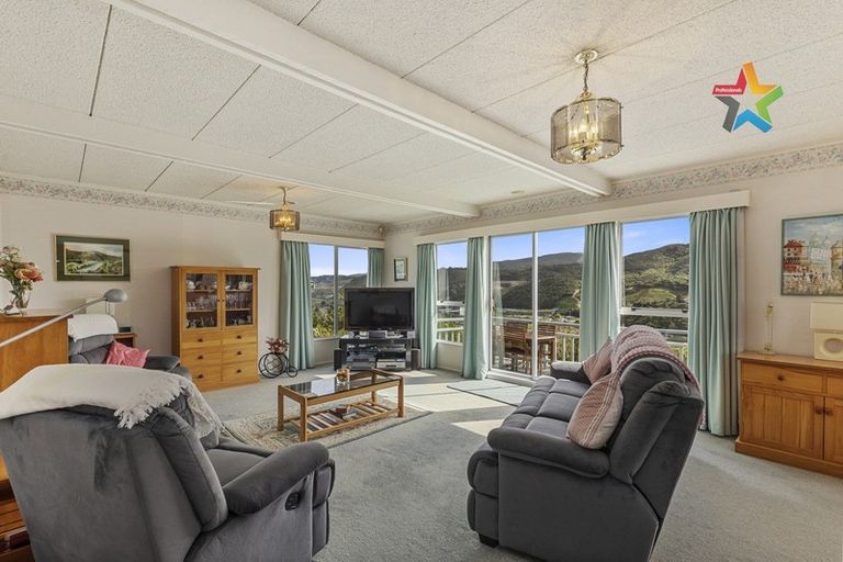 Photo of property in 33 Kingsley Street, Stokes Valley, Lower Hutt, 5019