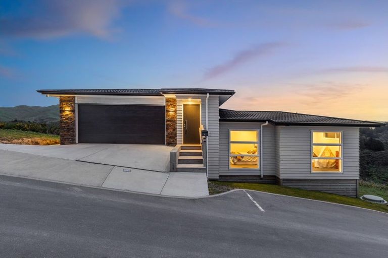 Photo of property in 6 Stunsail Lane, Whitby, Porirua, 5024