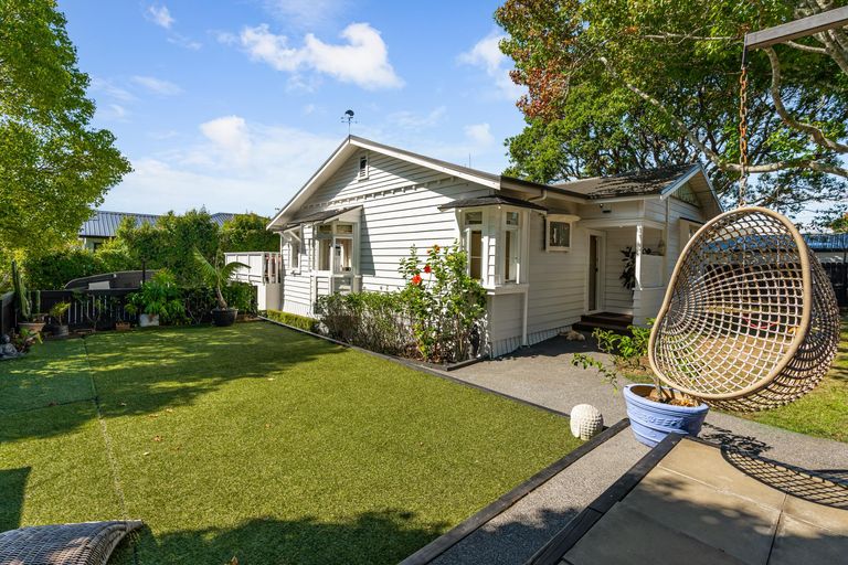 Photo of property in 61 Miro Street, New Lynn, Auckland, 0600