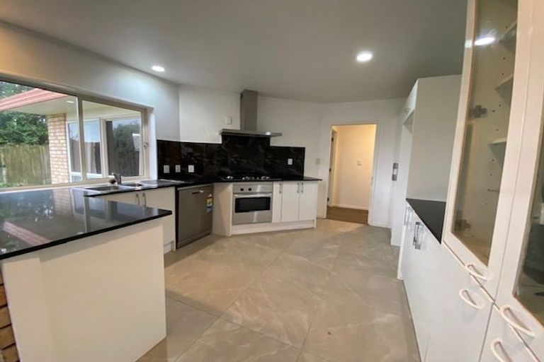 Photo of property in 14 Caldbeck Rise, Northpark, Auckland, 2013