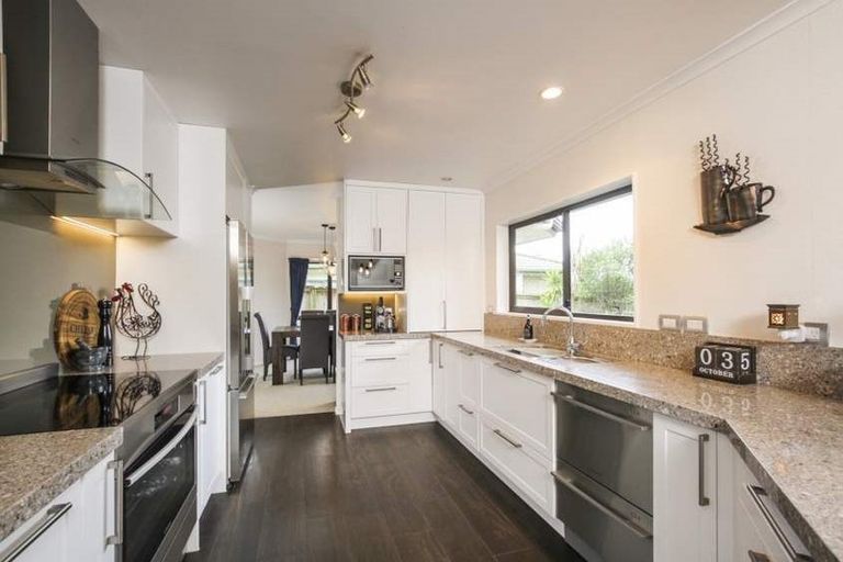 Photo of property in 5 Jadewynn Drive, Massey, Auckland, 0614