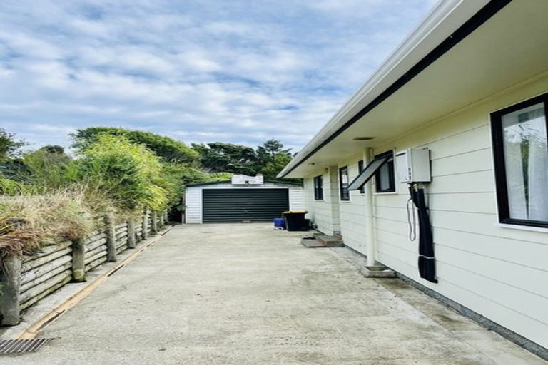 Photo of property in 6 Ruth Grove, Karori, Wellington, 6012