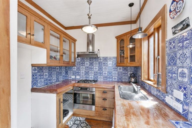 Photo of property in 330 The Esplanade, Island Bay, Wellington, 6023