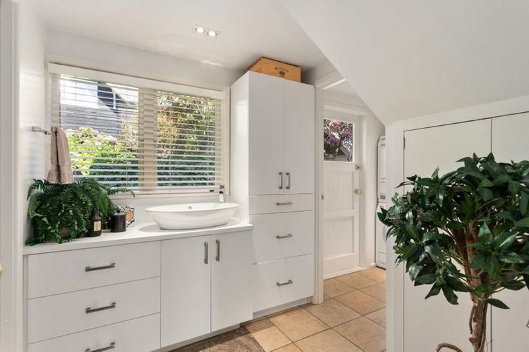 Photo of property in 40 Garden Road, Merivale, Christchurch, 8014