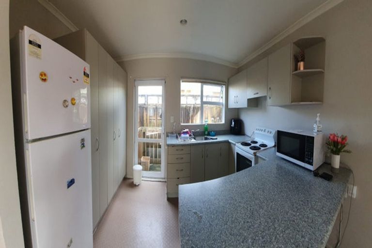 Photo of property in 2 Wattle Street, New Lynn, Auckland, 0600