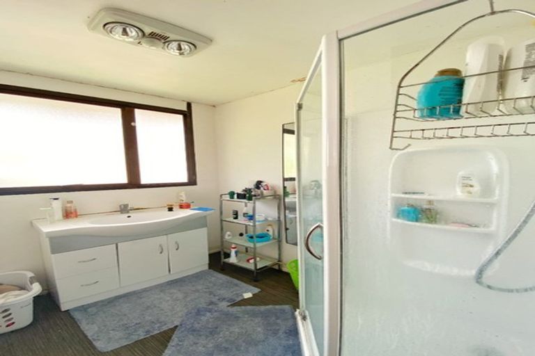 Photo of property in 3 Lynwood Road, New Lynn, Auckland, 0600