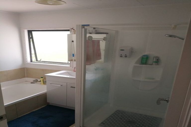 Photo of property in 41 Holmes Drive South, Massey, Auckland, 0614