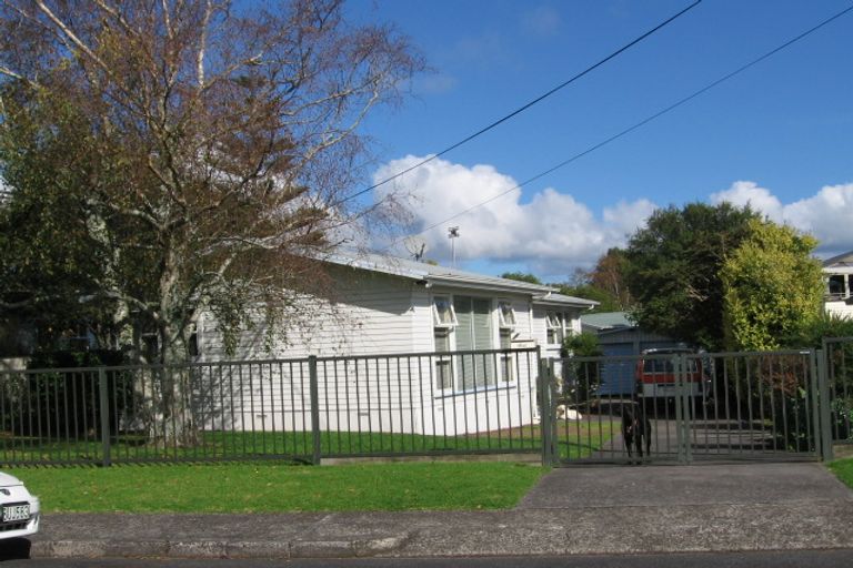 Photo of property in 6 Stokes Avenue, Te Atatu Peninsula, Auckland, 0610