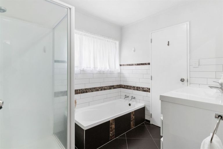 Photo of property in 2/26 Noeleen Street, Glenfield, Auckland, 0629