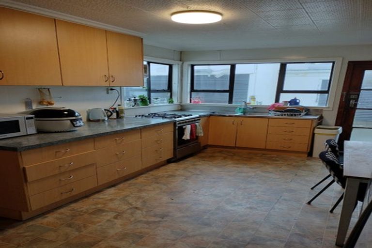 Photo of property in 17 Rua Street, Lyall Bay, Wellington, 6022