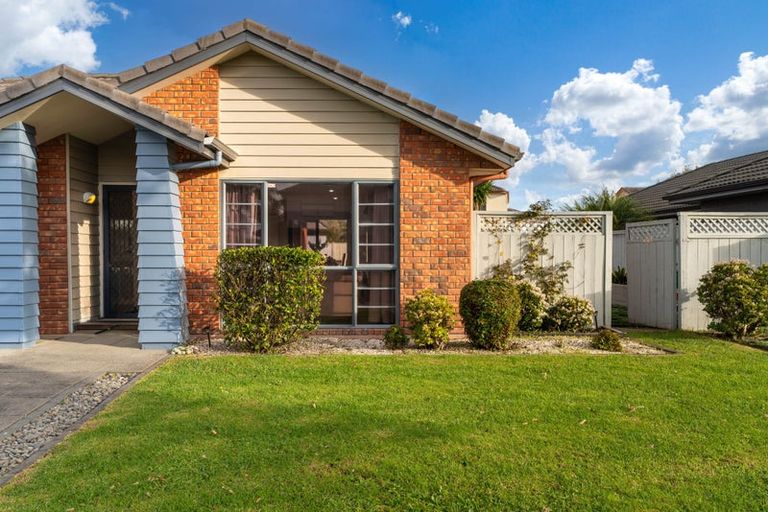 Photo of property in 16 Turnberry Drive, Wattle Downs, Auckland, 2103