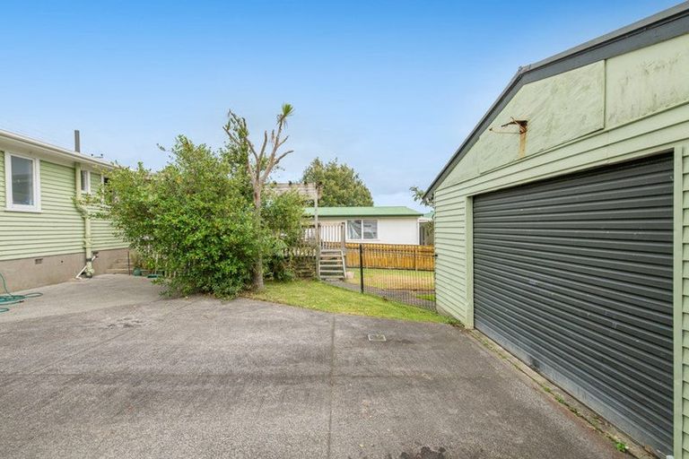 Photo of property in 9 Hand Road, Helensville, 0800