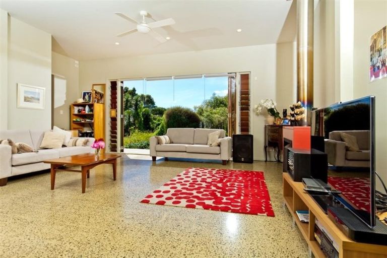 Photo of property in 166a Rimmer Road, Helensville, 0875