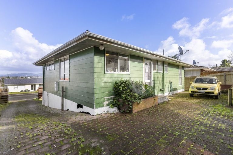 Photo of property in 28 Donovan Avenue, Massey, Auckland, 0614