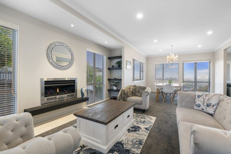 Photo of property in 8 Oak View Terrace, Schnapper Rock, Auckland, 0632